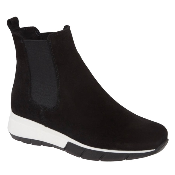 La Canadienne Boots Newport Chelsea Black Slip On Boot Women’s Size 6.5